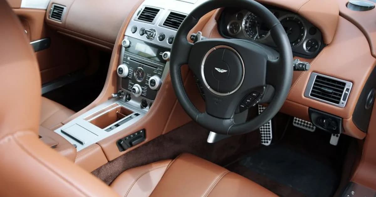 Aston Martin DB9 Coupe (2004–2012)
