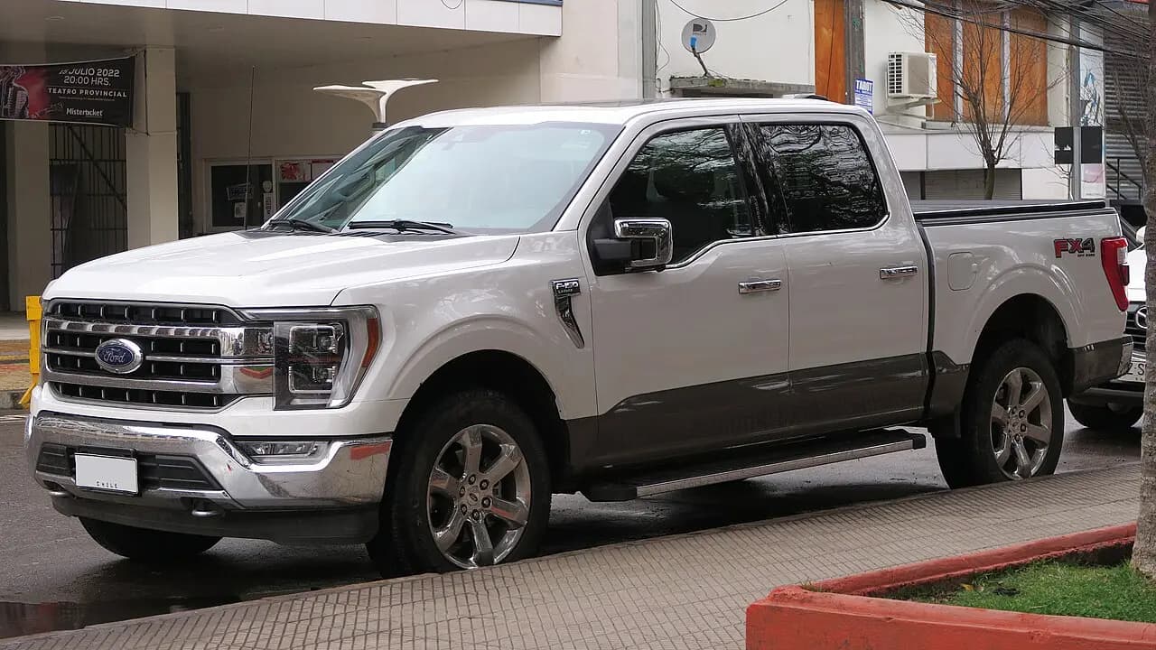 Ford F-450 Super Duty V Crew Cab Long box (2023–Presente)