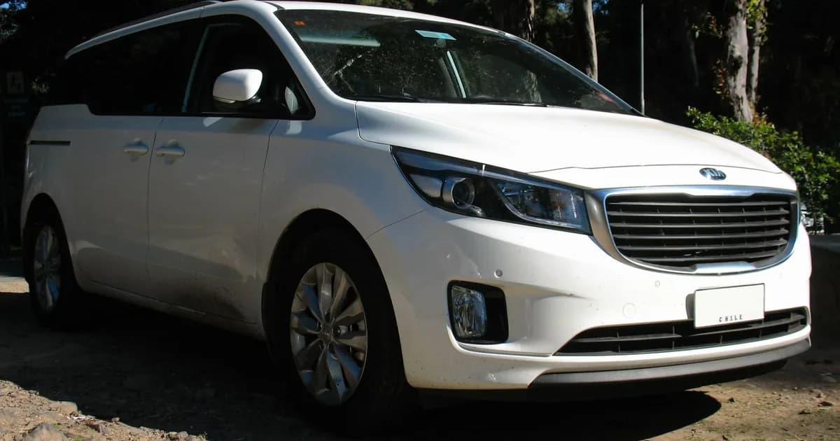 Kia Grand Carnival III (2014–2018)
