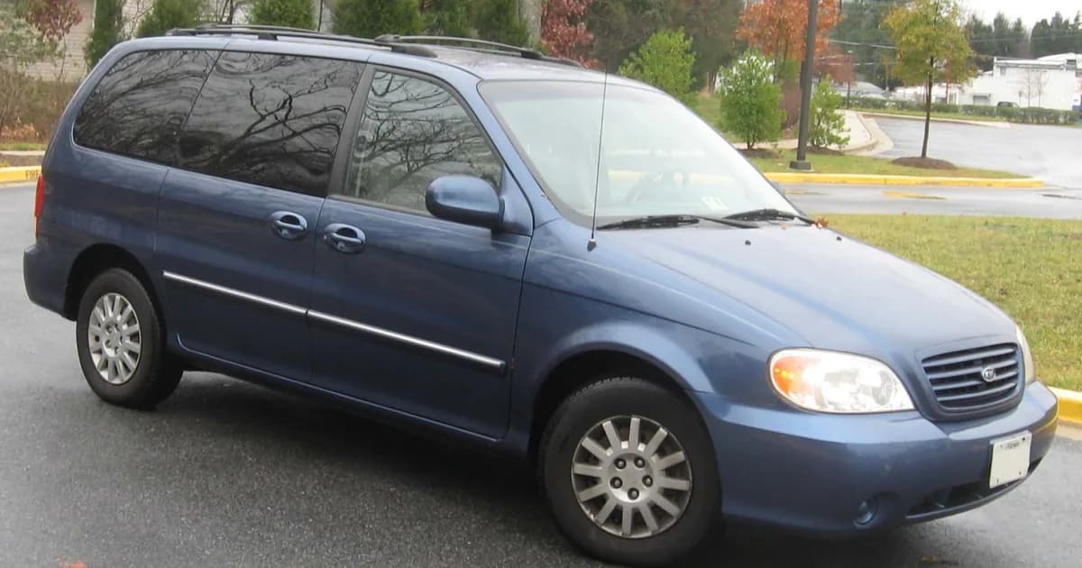 Kia Sedona I (2002–2005)