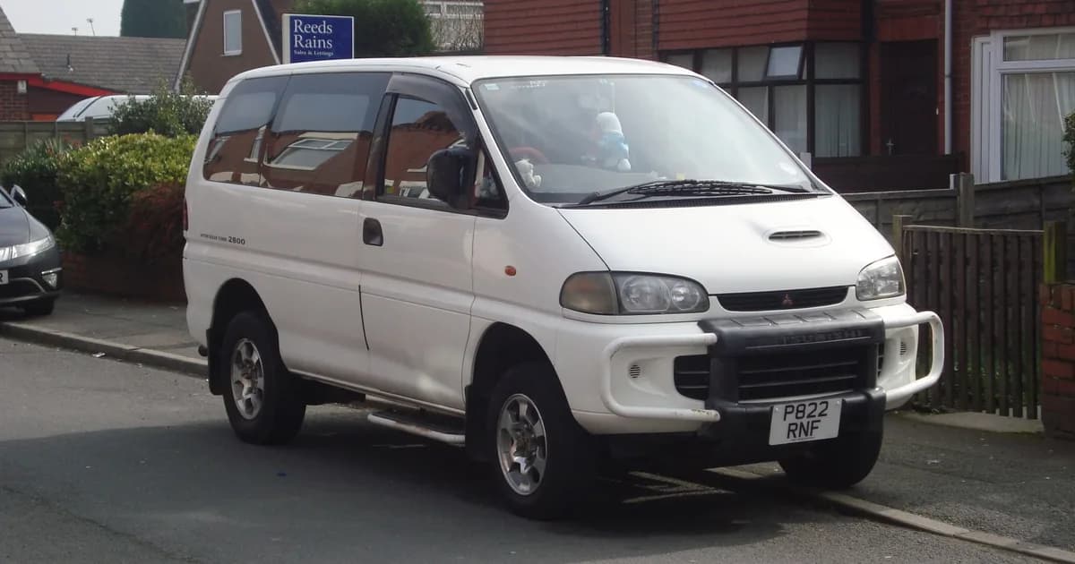 Mitsubishi Delica (L400) (1999–2006)