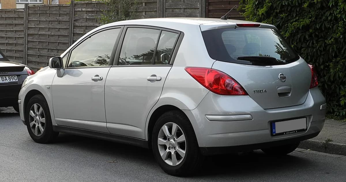 Nissan Tiida Hatchback (2004–2008)