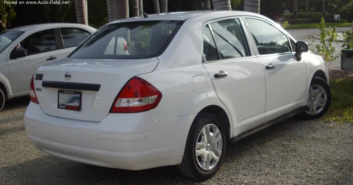 Nissan Tiida Sedan (2004–2008)