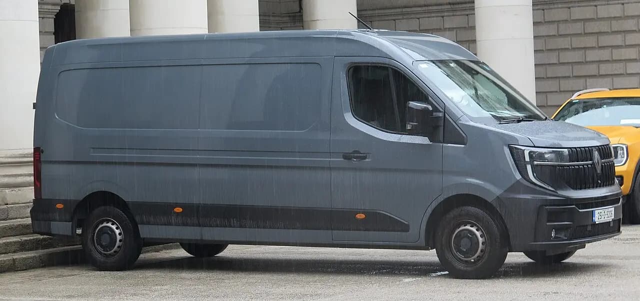 Renault Master III (Phase II, 2014) Crew Van (2014–2018)