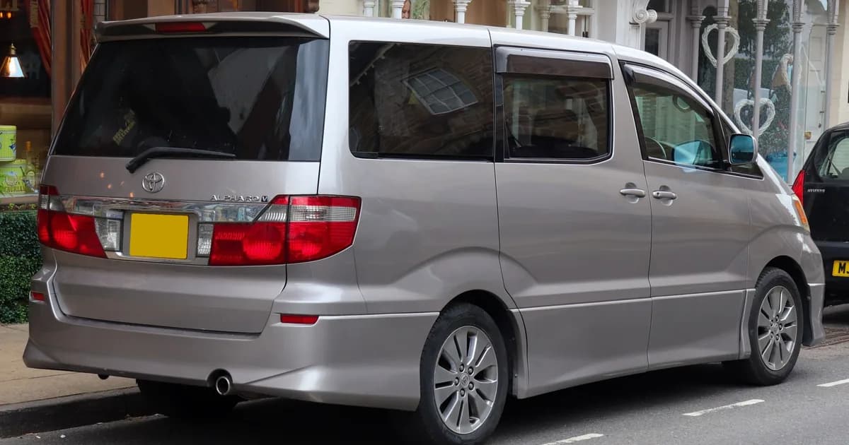 Toyota Alphard I (2002–2005)