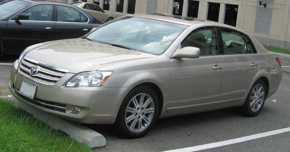 Toyota Avalon III (2004–2006)