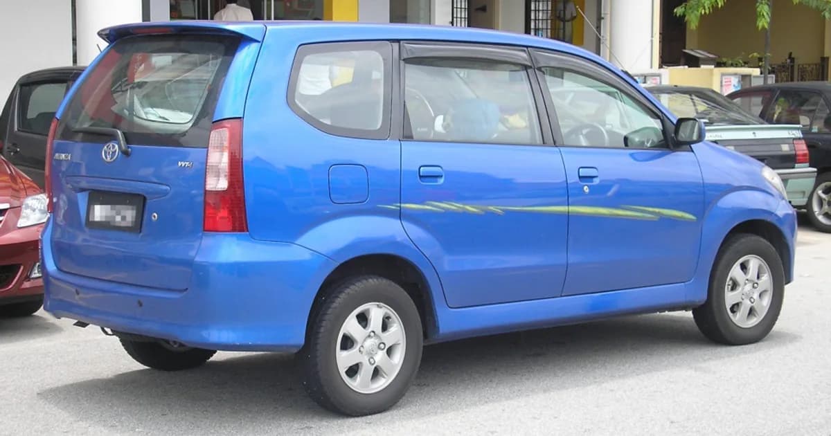Toyota Avanza I (2003–2006)