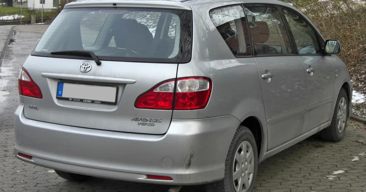 Toyota Avensis Verso (facelift 2003) (2003–2009)