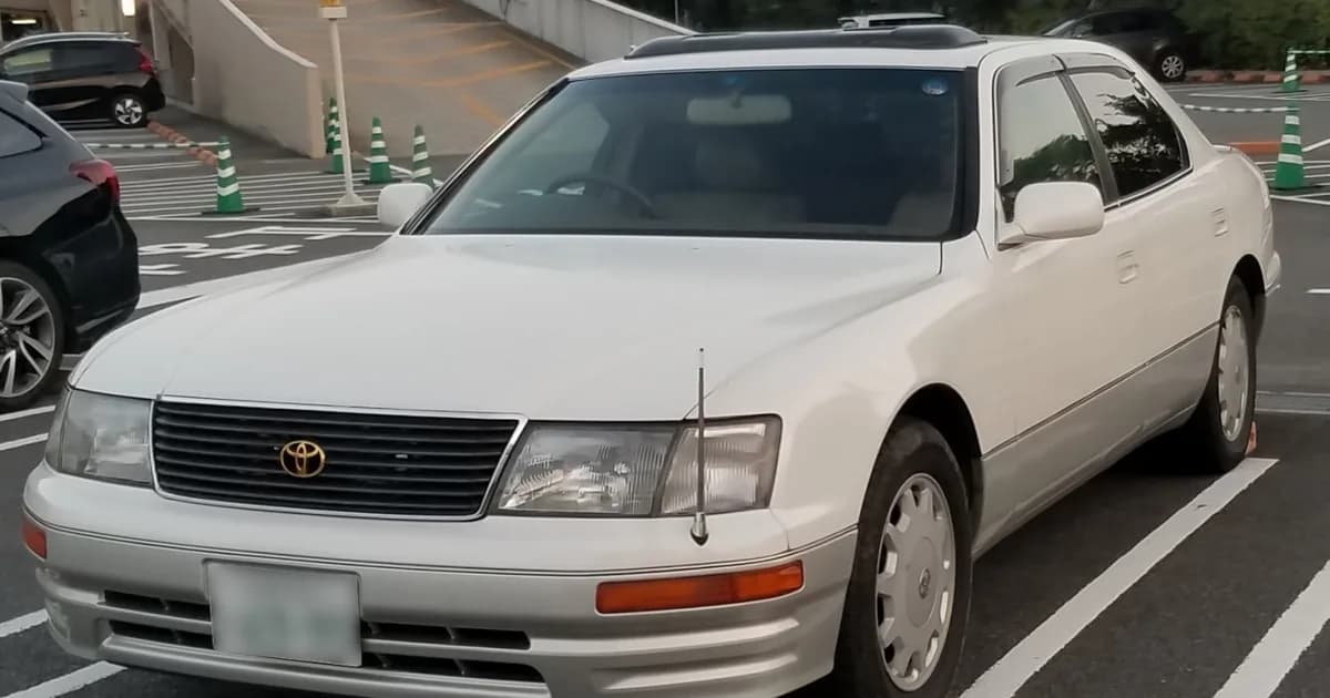 Toyota Celsior II (1997–2000)