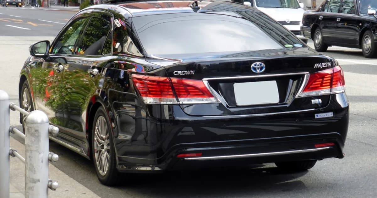 Toyota Crown Majesta VI (S210) (2013–2018)