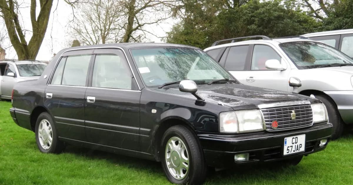Toyota Crown Saloon (XS10) (2001–2017)