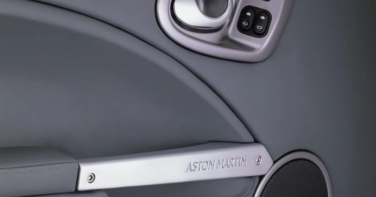 Aston Martin V12 Vanquish