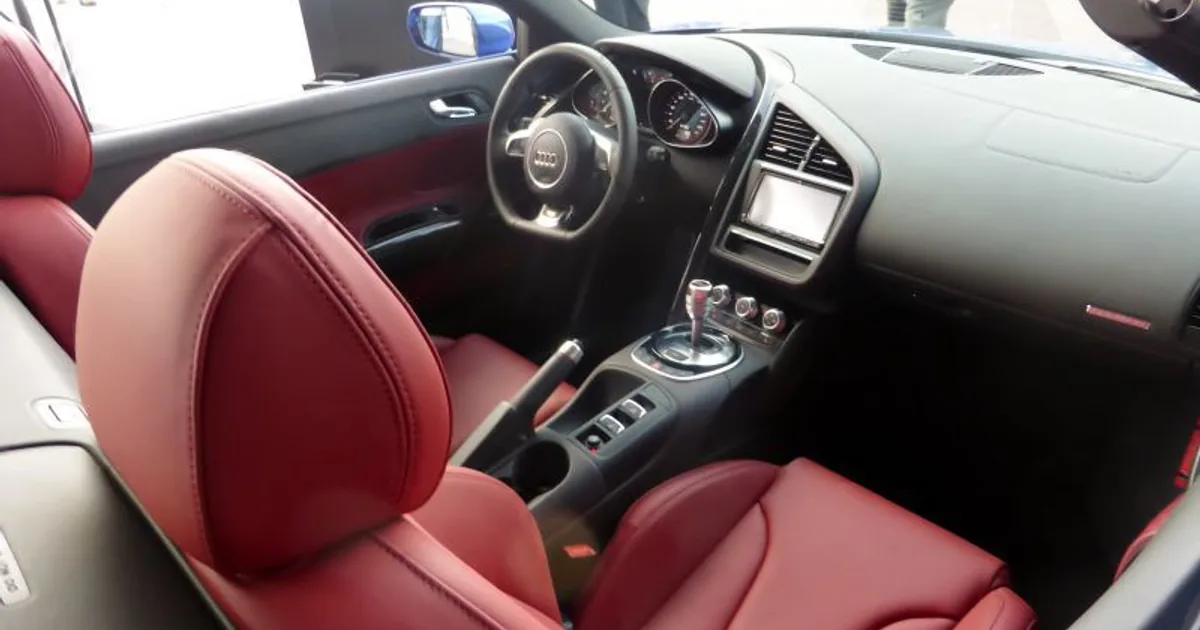 Audi R8 Spyder (42, restyling 2012) (2012–2012)