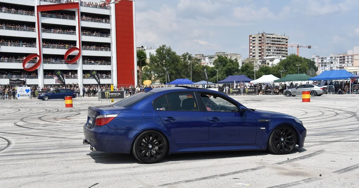 BMW M5 (E60)