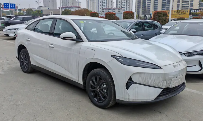 BYD e7