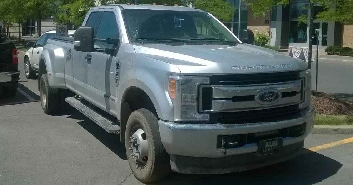 Ford F-350 Super Duty IV Super Cab Long box