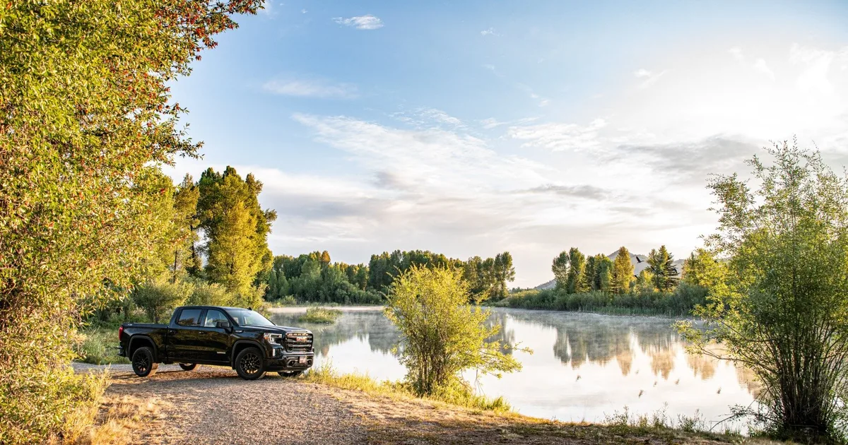 GMC Sierra 1500 V (GMTT1XX) Crew Cab Short Box