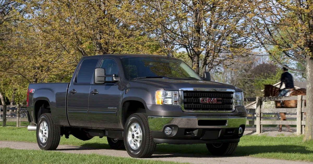 GMC Sierra 2500HD III (GMT900, facelift 2011) Crew Cab Standard Box (2011–2011)