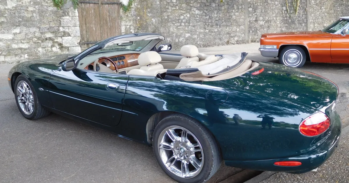 Jaguar XK Convertible (X100)