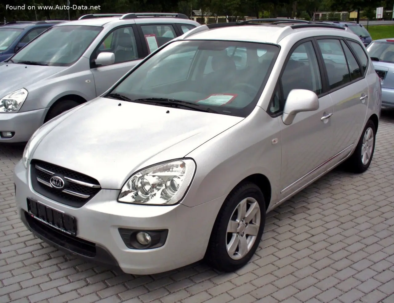 Kia Carens II (2006–2010)