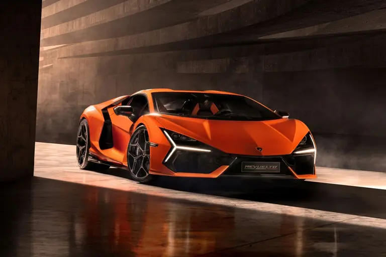 Lamborghini Revuelto (LB744)