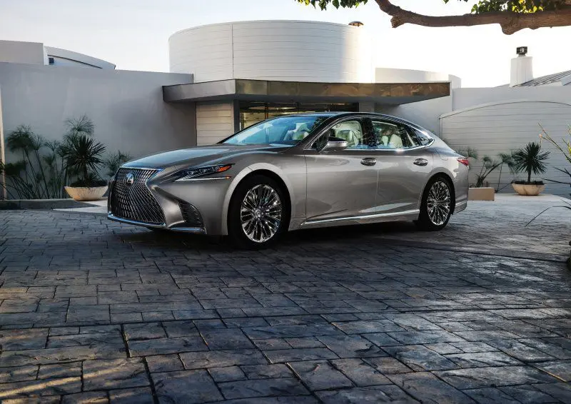 Lexus LS V (2017-Presente)