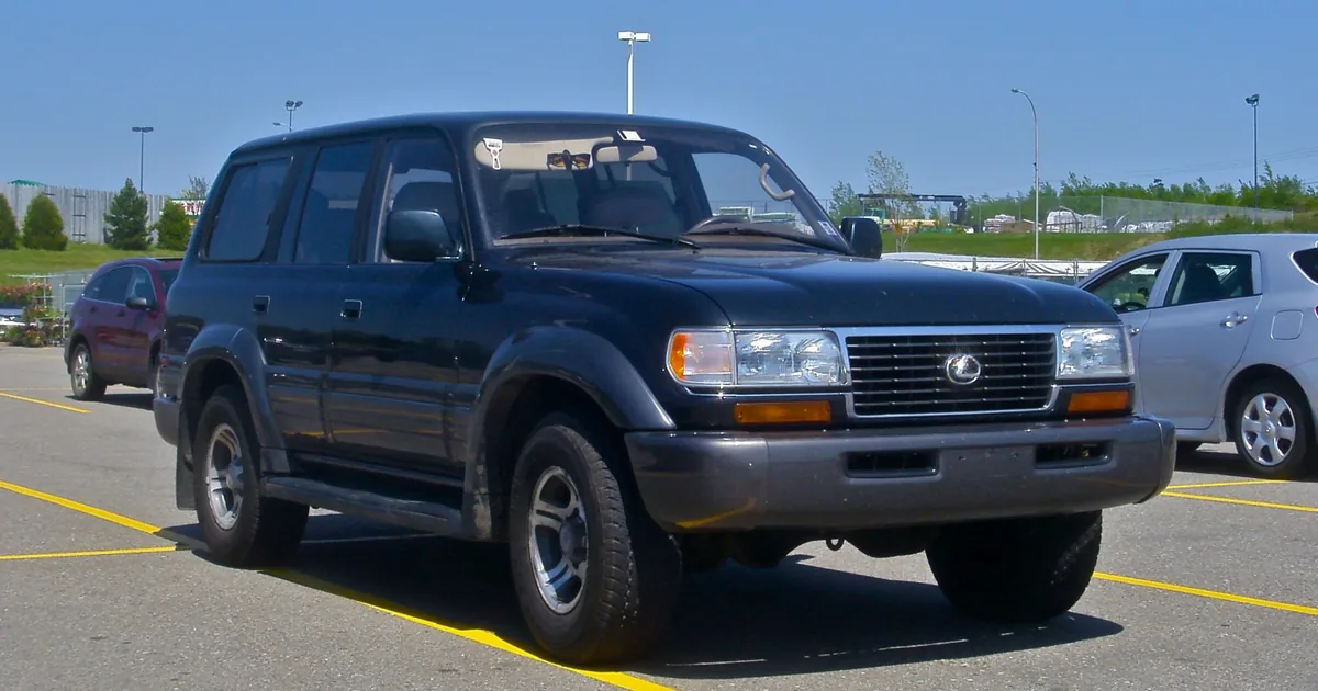 Lexus LX I