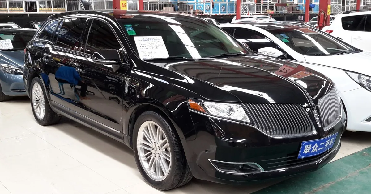 Lincoln MKT I (facelift 2013)