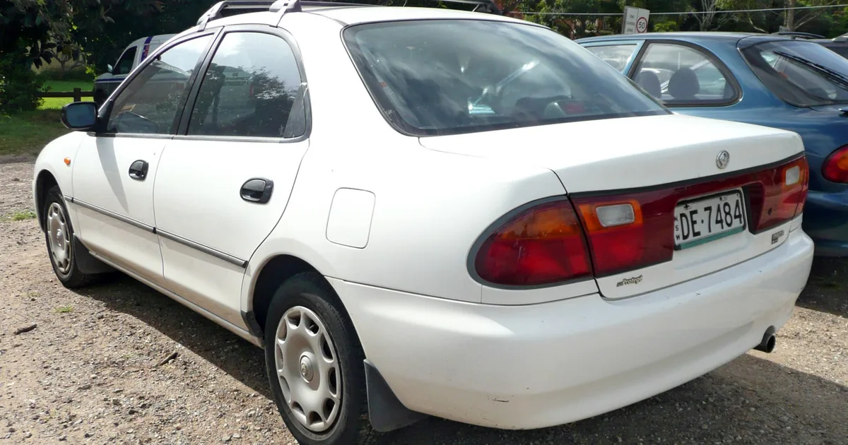 Mazda 323 S V (BA)