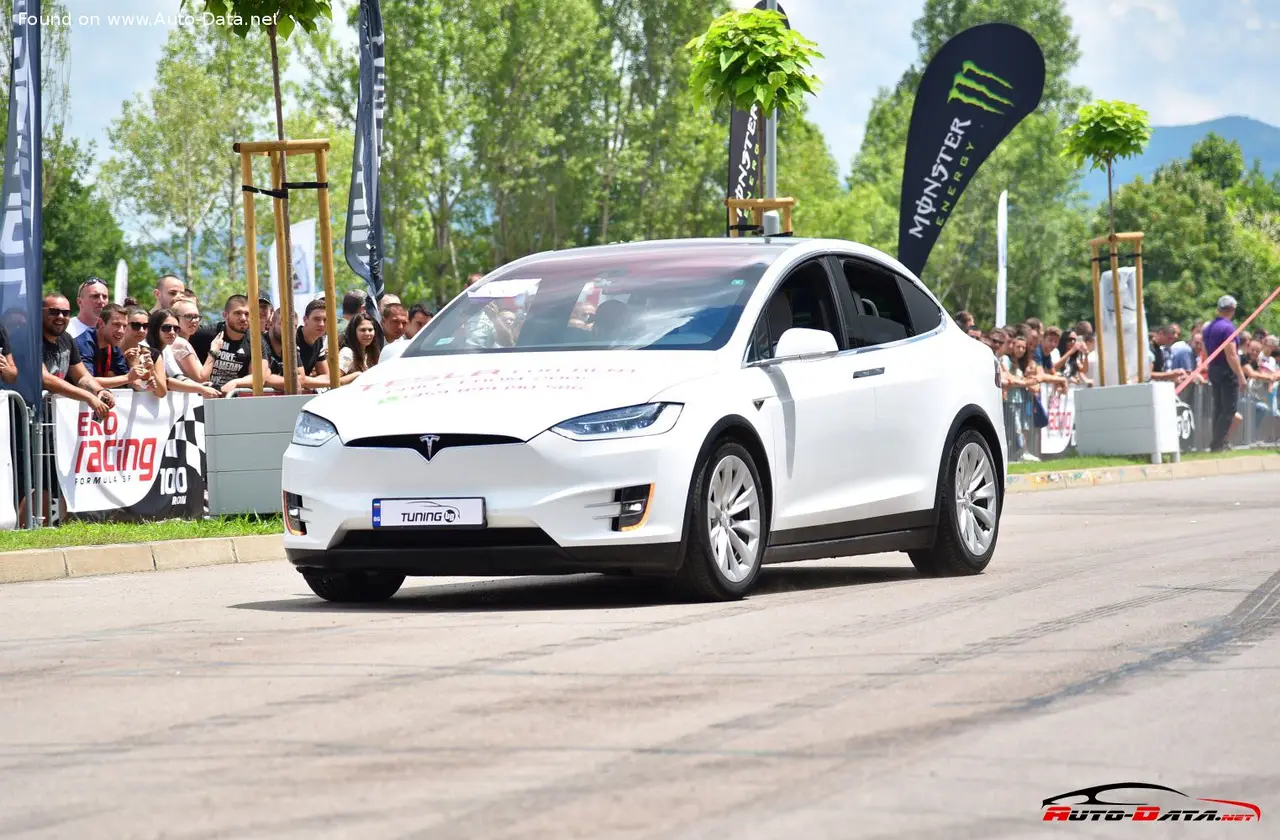 Tesla Model X (2015-Presente)