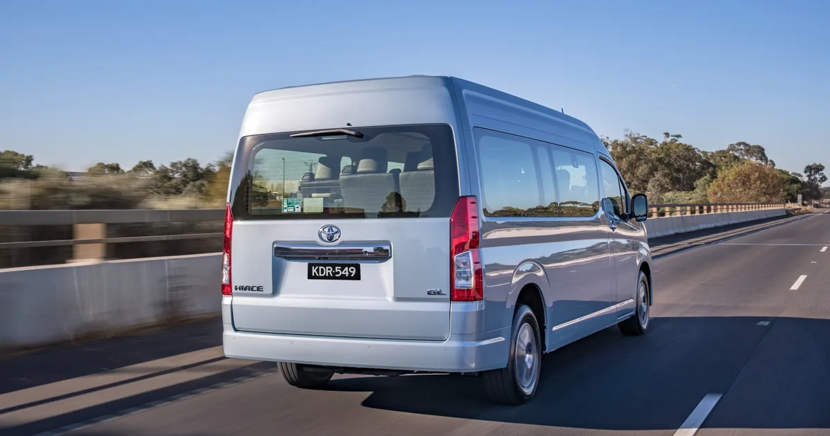 Toyota HiAce VI (H300) Commuter L2H2