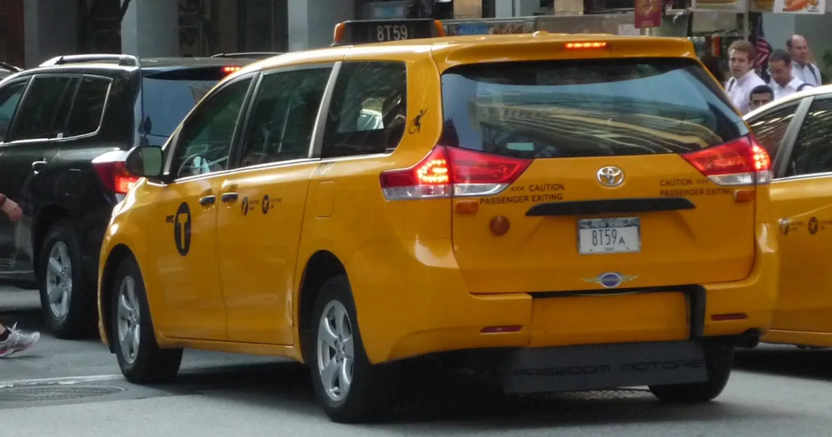 Toyota Sienna III