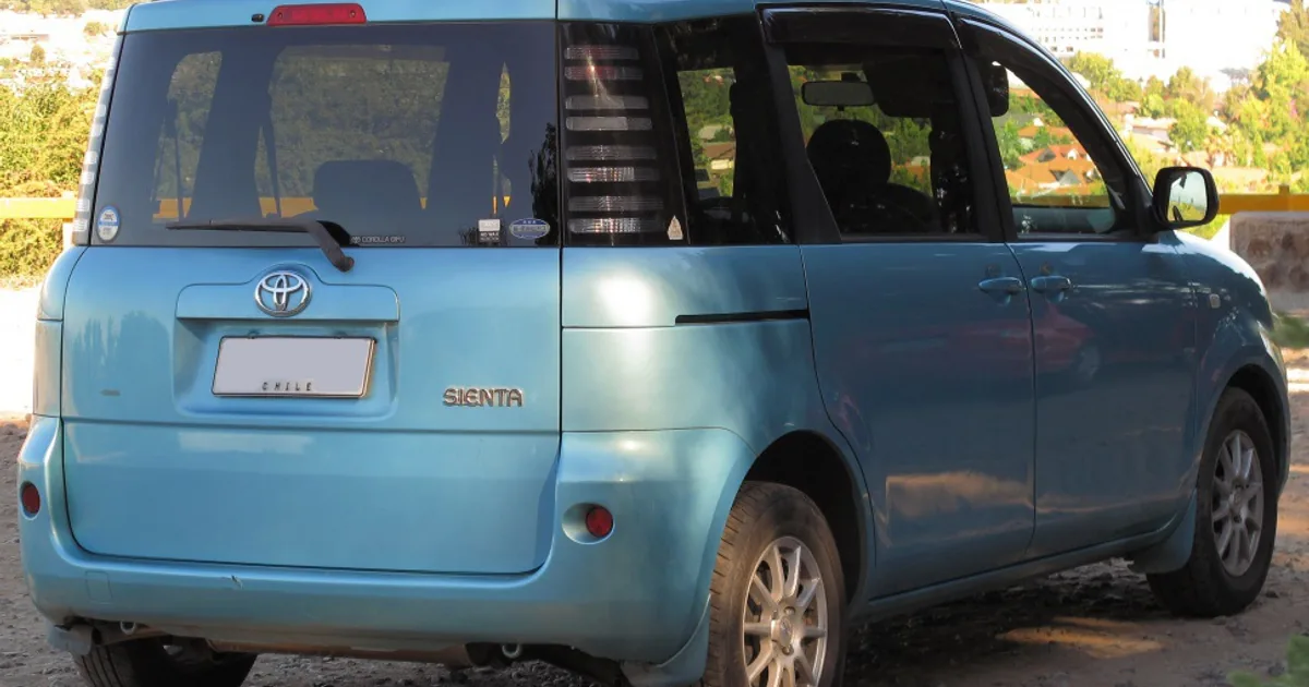 Toyota Sienta I